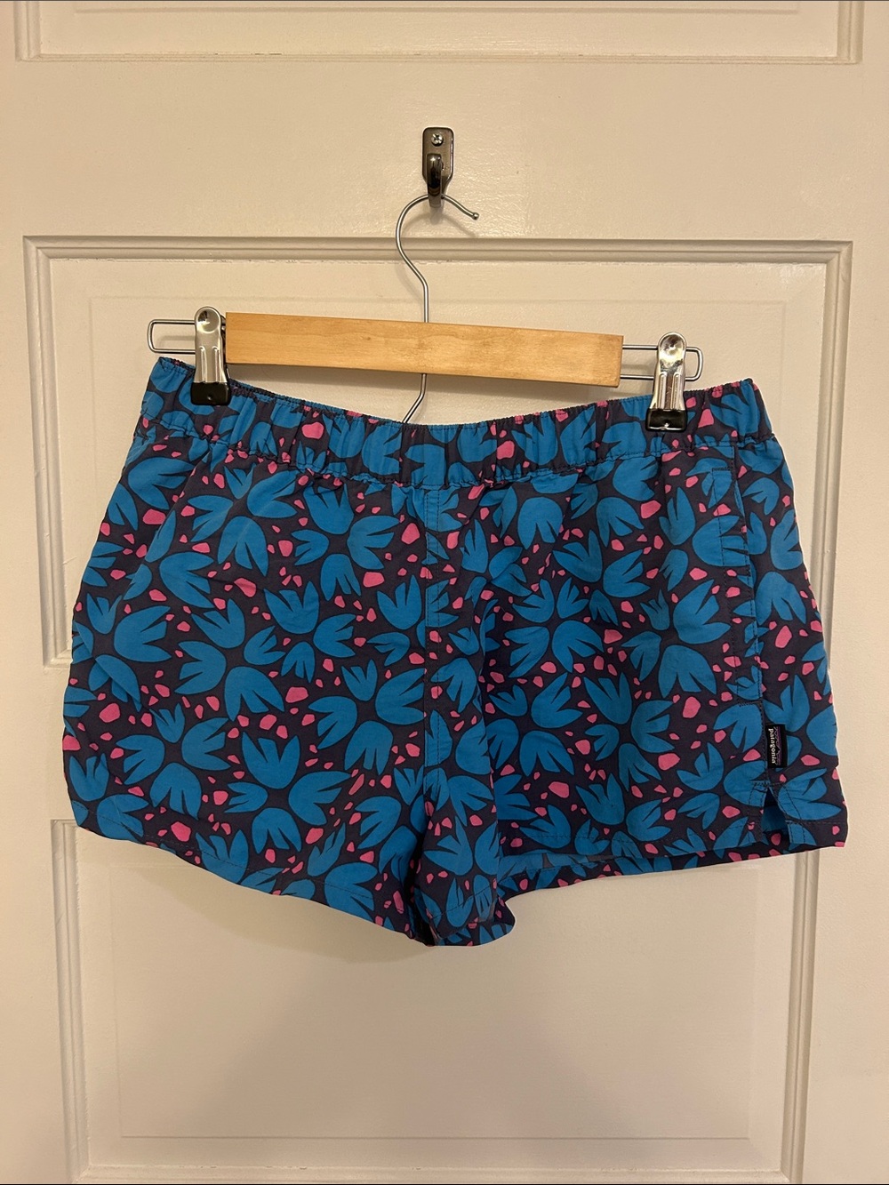 Patagonia Barely Baggies Shorts 2.5" Pollen Confetti Dolomite Blue Size Med